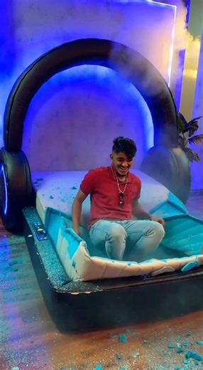 Earphones wala big bed 😳