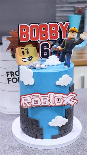 Find out all our tips for making buttercream cakes with Frost Form on www.frostform.com 🤗