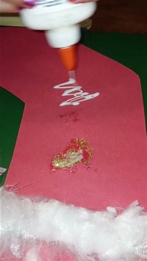 we made a little construction paper Christmas stocking 💚❤️ Simple, fun, and perfect for tiny hands!