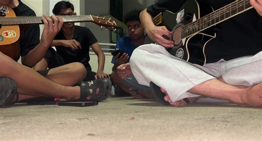 Cinta Tiga Segi: Guitar Cover yang Mengagumkan