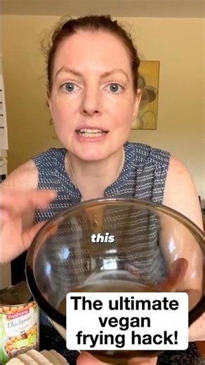 The sound it makes at the end is unreal. #veganrecipes #aquafaba #kitchenhacks #vegancooking