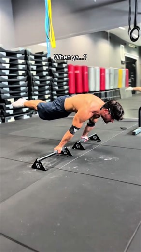 Kapan sih baru bisa skuat mereka🥺 #workout #calisthenics #calistenickkalbar #chalistenicsindonesia #pemula