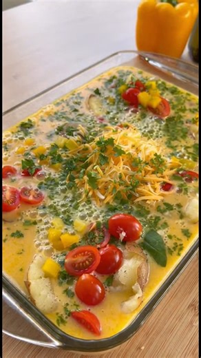 The base of crispy smashed potatoes has transformed my life… you HAVE to make it!! INGREDIENTS ▪️5 potatoes ▪️Large handful of spinach, chopped ▪️1/2 yellow pepper, chopped ▪️Handful of cherry tomatoes, halved ▪️3 eggs ▪️1/2 cup milk ▪️Handful of cheese METHOD ▪️Preheat oven to 200c ▪️Boil your potatoes until soft ▪️Prepare your 9 inch dish. Add potatoes to the dish and smash them so you sore as and cover the dish ▪️Drizzle some oil over the potatoes and season with salt and pepper ▪️Add the spi