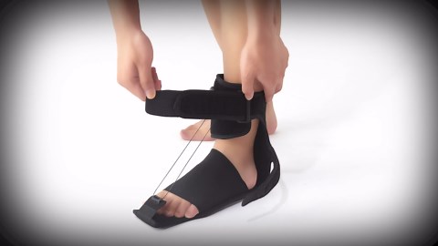 Plantar Fasciitis Night Splint - Adjustable Plantar Fasciitis Relief Brace with Arch Cushion for Women(Size 6.5-10.5) & Men(Size 5-9), Planters Facetious Relief for Foot Drop, Achilles Tendonitis and Heel Spur Pain Relief