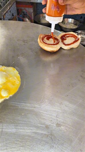 Yummy Anda Bun Kabab #youtube #viral #trending #yummy #streetfood #spicesavvy #bunkabab #burger