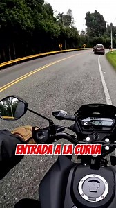 En el código nacional de transito están establecidas todas las normas, reglamentos, límites, deberes y responsabilidades sobre la utilización de las vías. Esto incluye a peatones, vehículos de transporte público,carga, particular, motocicletas y bicicletas no encontré información sobre límites mínimos de velocidad pero si esta reglamentado la utilización de vehículos escolts y si se cumplen con los requisitos es permitido para el transporte de carga extra dimensionada. Pero será necesario utiliz