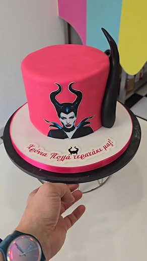 3.3K views · 115 reactions | Maleficent birthday cake! | Zaxaroplastisa Miranta's Cakes & Pretty Little Ideas | Facebook