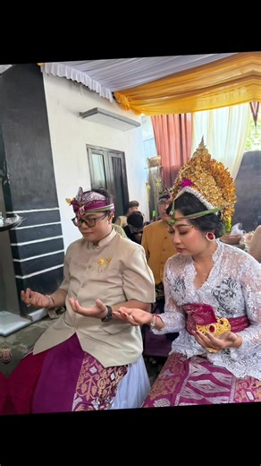 5.1K views · 145 reactions | Prosesi upacara pernikahan adat bali... penyambutan mempelai wanita | Ibundaa Wira | Facebook