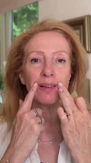 Gua Sha Hack: LIFT Droopy Mouth Corners in 30 Secs! The 'Mouth Corner Up-Sweep #GuaShaHack 🥰💕