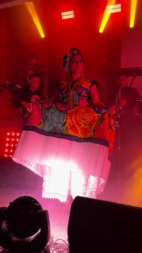 Así suenan las notas musicales del tema “CHULA”, creación Nathanael Lorenzo Hernández, interpretado por Patricia Alcaraz, una pieza musical dedicada a la comunidad Muxhe del istmo de Tehuantepec. Tema: Chula Autor: Nathanael Lorenzo Hernández Interpreta: Patricia Alcaraz #TradicionesIstmeñas