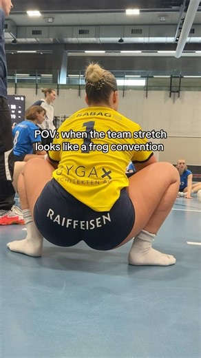 unpopular opinion: frog stretch is the best one