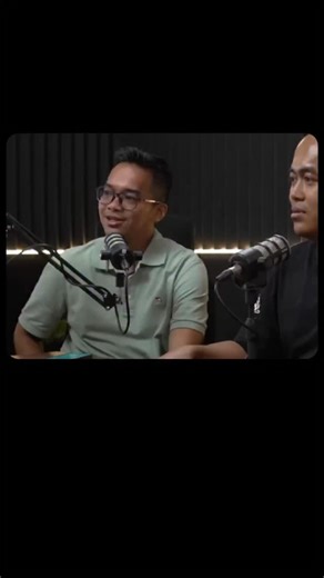 Pernah menjadi karyawan termuda di Microsoft Indonesia, lalu melanjutkan perjalanan karier ke Nokia. Pengalaman inilah yang membentuk cara pandang CEO Dicoding Indonesia, Narenda Wicaksono terhadap industri teknologi dan talenta digital. Karier bukan hanya soal posisi atau nama besar perusahaan, tapi tentang pembelajaran, adaptasi, dan keberanian mengambil langkah berikutnya. Yuk simak Tips Untuk Programmer di Tahun 2026 bersama Narenda Wicaksono, CEO Dicoding di YouTube David Alfa Sunama | Dico