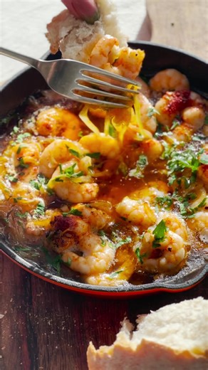 Gambas Pil Pil Recipe: Spanish Prawn Delight