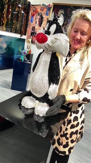 84K views · 2.1K reactions | “Sylvester and Tweety II” is an original statue fully hand-edited with 20,000+ Swarovski crystals, it measures 57 × 24 × 23 cm, and it is edition 1/1 (unique) Still the same cat-and-bird story, now made for luxury interiors. 1 in stock at CJS! DM to acquire with worldwide shipping. #cjsgalleryonline #angelagomes #sylvesterandtweety #crystalart #UniqueArtPiece | CJS gallery | Facebook