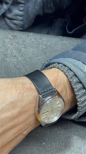 Correa de reloj en cuero negro de curtición vegetal para un SEIKO!! #leathercraft #artesanía #seiko