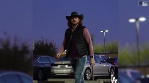 The Dodgers arrive in Glendale for Spring Training | 02/15/2023