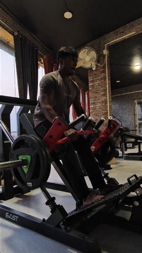 Beginner Back Day 🔥 | Plate Row Shorts 💪#shorts#gymshorts#backworkout#beginnergym#platerow