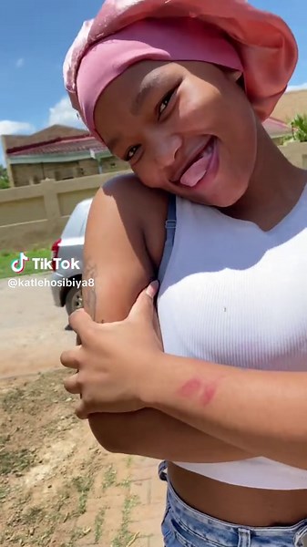 Birthday Flowers and Gifts: Heartwarming Moments