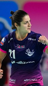 9.5K views · 142 reactions | 力 Toujours regarder dans son rétroviseur   Elle est pas belle cette interception de @chalmand_m ?!  On a tous un(e) partenaire qui l'a tente chaque week-end (avec plus ou moins de réussite 藍) #LigueButagazEnergie #inspirante #handball | Ligue Féminine de Handball - LFH | Facebook