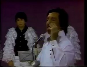 🇨🇺 Damaso Pérez Prado - Mambo Del Ruletero (1950) #mambo Durante la década de 1960 estuvo ausente de México ya que fue deportado, se dice, que fue por un lío de faldas, estaba en México la vedette brasileña Leonora Amar quien sostenía tórrido romance con el expresidente Miguel Alemán. También se dice que quiso cantar el Himno Nacional a modo de Mambo, aunque esto último solo es una leyenda urbana. | Chavo RucosMúsica