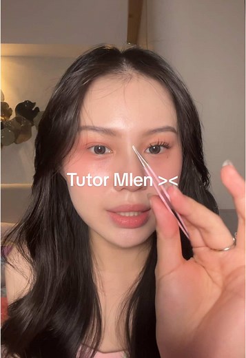 Tutorial for Applying False Eyelashes Effectively