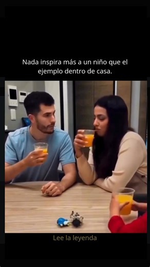 "El carácter no se forma con discursos largos. Se construye en lo cotidiano. En los hábitos pequeños. En los límites que se sostienen. En el ejemplo que damos incluso cuando nadie nos ve. Criar no es buscar perfección. Es ofrecer estructura, constancia y presencia. 🤍 Ningún niño nace con autocontrol. Ningún niño nace resiliente. Eso se aprende… y se acompaña día a día. Como familias, nuestra tarea no es motivar todo el tiempo, sino formar: formar hábitos, valores y seguridad emocional. Porque l