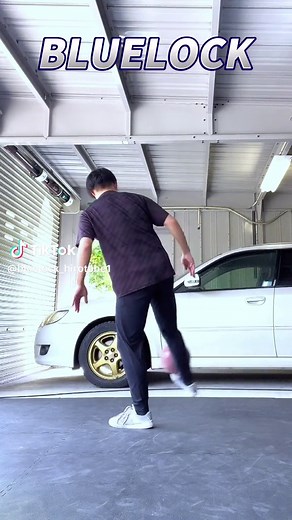 【BLUELOCK】Nagi Seishiro TAP LIFT JUMPING TURN tutorial！#bluelock #nagi #nagiseishiro #tutorial #football #footballskills #soccer #fyp #viral