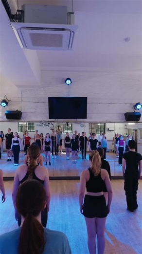 BRUSH UP TAP POP-UP CLASS:- The incredible Jack Evan’s will be teaching a Brush Up Tap Pop-Up Class Sunday 28th September 11am. Rhythm Tap meets Musical Theatre. Syncopation and style come together in this rhythm led, musical theatre tap class. Book the Pop Up Class via our Pineapple Dance Studios App or the website “Studio Classes”tab:- pineapple.uk.com #pineappledancestudios #pineapplelive #debbiemooreobe #pineappleforlife #livefrompineapplestudios #pineapplepopupclass #danceclassesinlondon #d