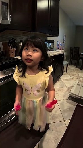A Quick Open, Then a Surprise — Chloe’s Push Pop Moment.