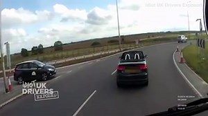 Road rage: Angry driver stops on roundabout to give middle finger | Daily Mail Online