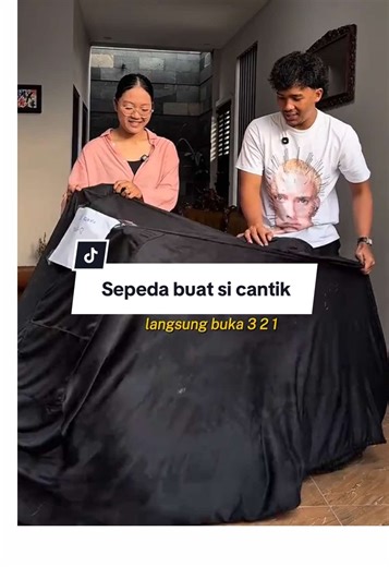 Hadiah Sepeda Spesial untuk Si Cantik