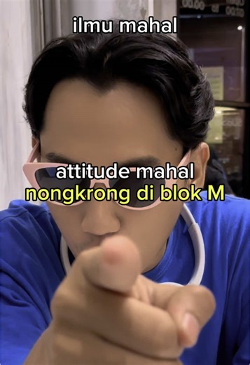 Style Minimalis: Sneakers Chunky dan Celana Loose