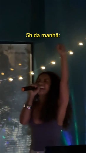 Laís Martins | Eu até tento, mas meu carismática fala mais alto ✋🏽😔 #humor | Instagram