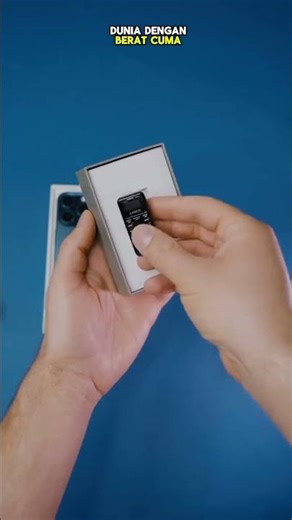 The world's smallest thumb-sized cellphone