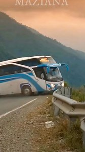 H4mpir saja😱 Because the driver was sleepy, he almost fell into a ravine🫣 #reelsviral #fyp #AI #horor #grandma #newyear #moderntimes #realita #yearend #goalsetting #dailychallenge #festiveseason #holidayevents | Maziana Febri Qayla Putri