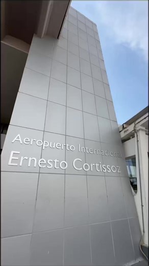 Migración Colombia on Instagram: "Gana tiempo y olvídate de las filas con #Biomig. Disponible para el ingreso y salida de colombianos y la salida de extranjeros en los aeropuertos internacionales de Bogotá, Cartagena, Medellín, Cali, Barranquilla y Pereira."