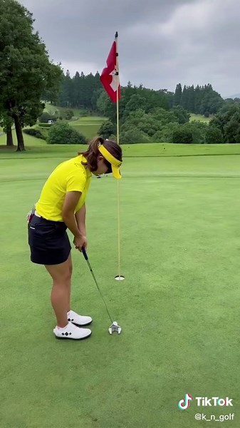 長めのパー3だったから対決してみた#ゴルフ #golf #ゴルフ男子 #ゴルフ女子 #ゴルフ好きな人と繋がりたい #ゴルフスイング #ゴルフカップル #ゴルフ馬鹿 #ゴルフ馬鹿っぷる #この対決は彼氏の勝ち #ストロークは彼女の勝ち