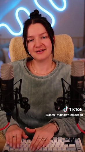 Keyboard ASMR Experience: Satisfying Sounds for Relaxation