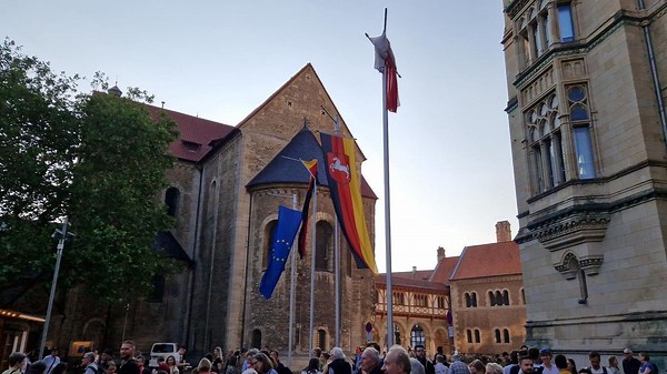 Niedersachsen: Darum wehen heute Flaggen vor öffentlichen Häusern