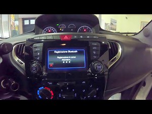 Come collegare lo smartphone al sistema Uconnect della Lancia Ypsilon?