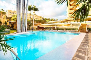 Más que de un hotel, se trata de un completo oasis para parejas y amigos que buscan desconectar del estrés y de la rutina diaria. Así es nuestro hotel Be Live Adults Only Tenerife. Reserva en: www.belivehotels.com | Be Live Hotels