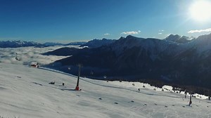Il comprensorio Kronplatz è il vincitore assoluto del sondaggio BEST SKI RESORTS 2018!! 🏆🥇😁 Durante la stagione sciistica 2017/18 sono stati intervistati 46.000 appassionati di sport invernali di 55 stazioni sciistiche dislocate in cinque nazioni. Non a caso, il Best Ski Resort è il più vasto sondaggio sulla soddisfazione degli ospiti condotto nell’arco alpino. Eccellente è stato il risultato complessivo di Dolomiti Superski: ben tre destinazioni sciistiche si sono piazzate fra le prime 5 del