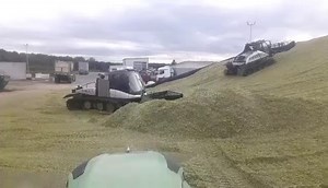 56K views · 289 reactions | Maisschieben in Thüringen mit zwei #Prinoth Leiwolf Pistenraupen vom LU SWAT Schieben Walzen Agrar Transport. Danke an Tim Drendel für das #HandyVideo per Nachricht. | profi | Facebook