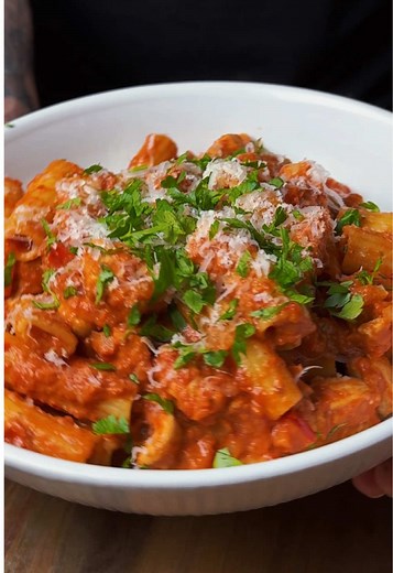Needed something quick, easy, and high protein 👀🔥 Used this tool to calculate the macros while cooking and it was actually so handy 🙌 #dola #uk #pasta #weightlossfood