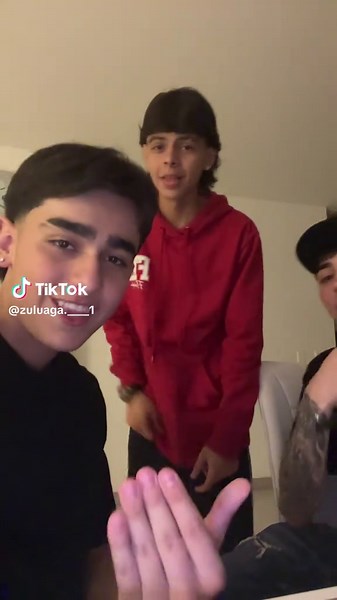 @𝑱𝒆𝒓𝒐 @Jeroo!😼 | dances with 2 people