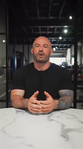 There’s a lot involved in muscle gain, and eating in a calorie surplus is a big part of it. In this post, I talk about exactly how much of a calorie surplus you should be in to build muscle without gaining unnecessary fat. A common mistake people make is following the “eat big, lift big” mentality. Yes, eating in a massive calorie surplus can build more muscle, but it also builds a lot more fat. And by the time you diet that fat off, you’ve usually lost the extra muscle you gained too. Beyond th