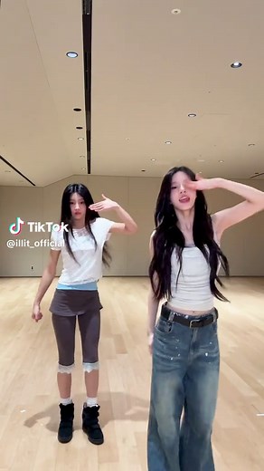 illit Magnetic - Magnetic (아이리ット 'Magnetic') song video search