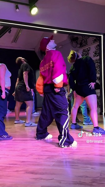 Aquecimento e coreografia de funks antigos (2017)