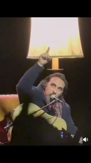 SAEZ on Instagram: "Petit extrait de SAEZ en concert ce soir au Bataclan 🎶 #saez #damiensaez #culturecontreculture #lemanifeste #nidieunimaitre #concert #bataclan"