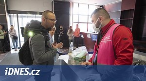 Hřib otáčí Prahu ukrajinským uprchlíkům zády. Kampaň, obvinil ho Rakušan - iDNES.cz